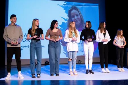 Na mladih šport stoji. Naj športnika Kamnika za leto 2022 Lovro Planko in Tjaša Vrtačič ter ekipa odbojkaric Calcit volleya (19)